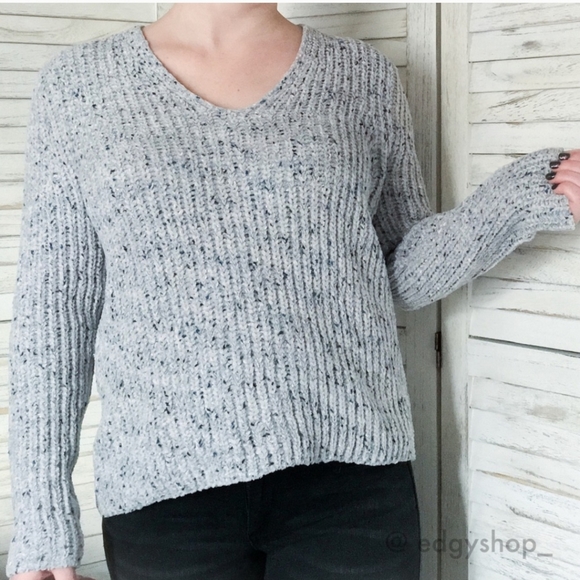 89th + Madison Soft Cozy V-Neck  Sweater - Picture 6 of 7